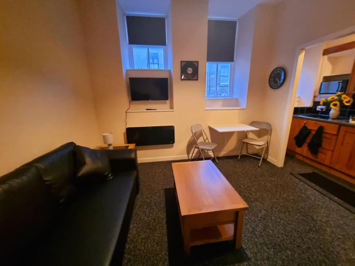 Nicky-Tams Bar & Apartments スターリング エクステリア 写真